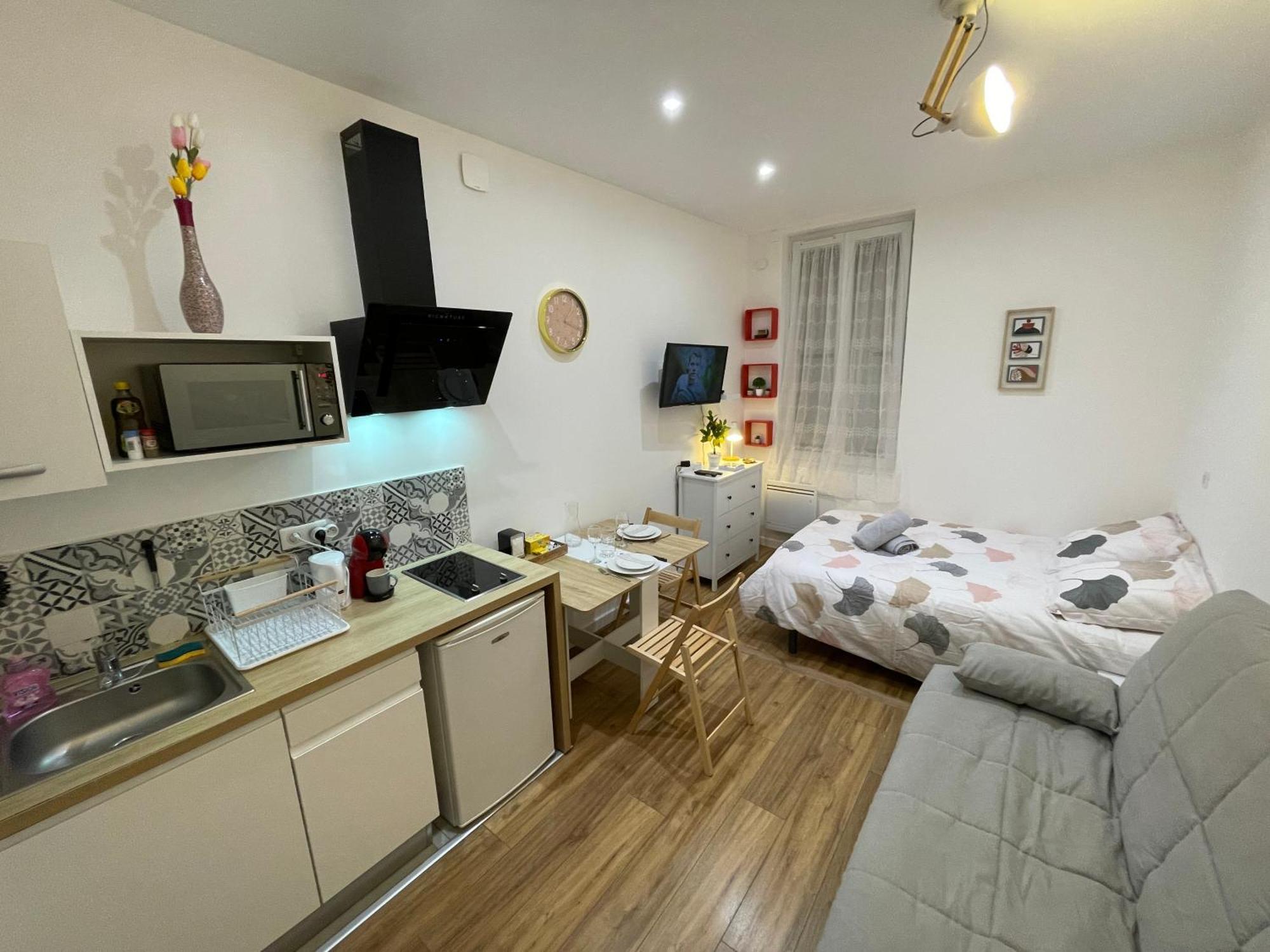 Chez Jean-yves Et Zoe - La Dolce - Au Calme, Tres Propre, Proche Parkings Apartment *